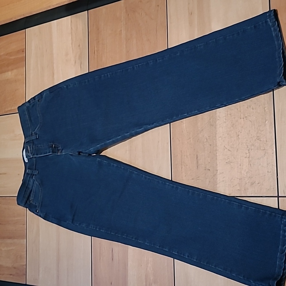 Women's relaxed fit jeans by Lee, size 8